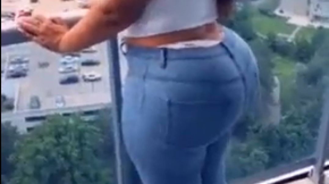 ⁣Big ass and titts latina